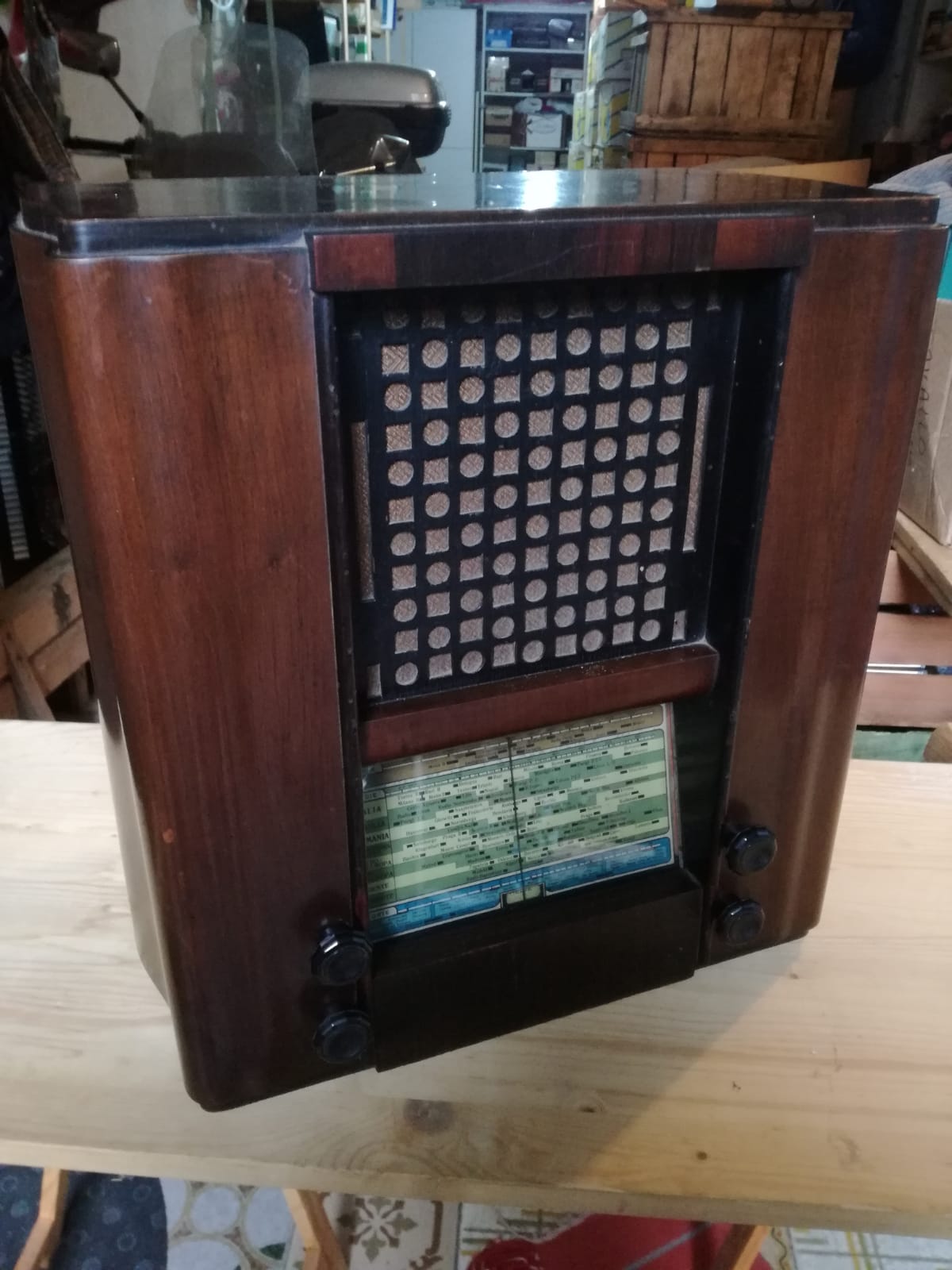 Radiomarelli mod. ALCOR del 1937. Perfettamente funzionante. Originale in tutte le sue parti , interne ed esterne